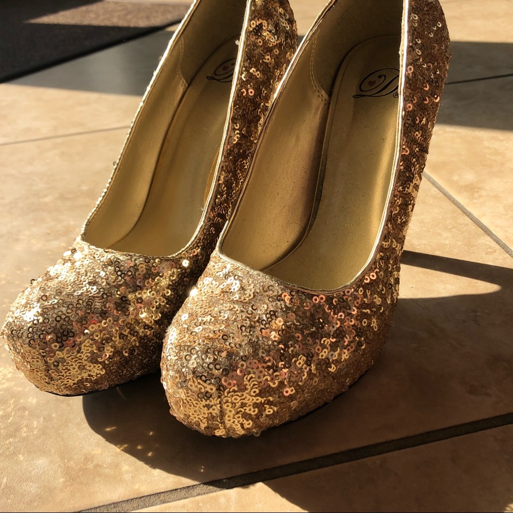 GLITTER Platform Heels. Size 7. Like New.